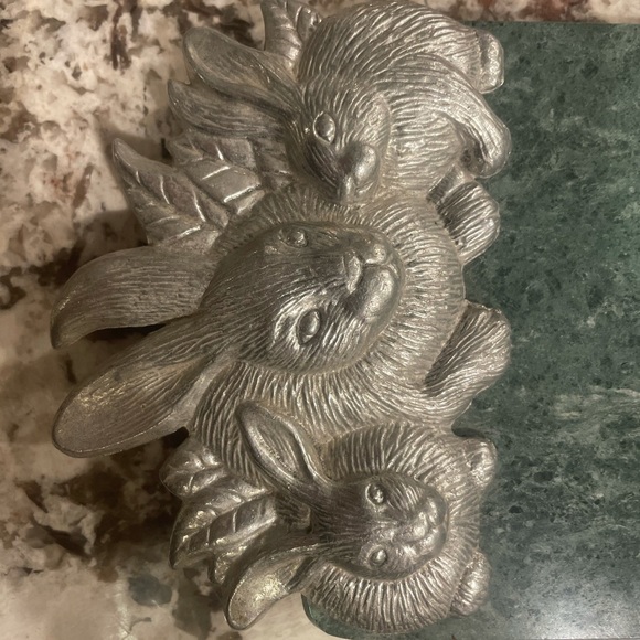 Anthropologie bunny rabbit marble cheese plate art - Picture 6 of 10